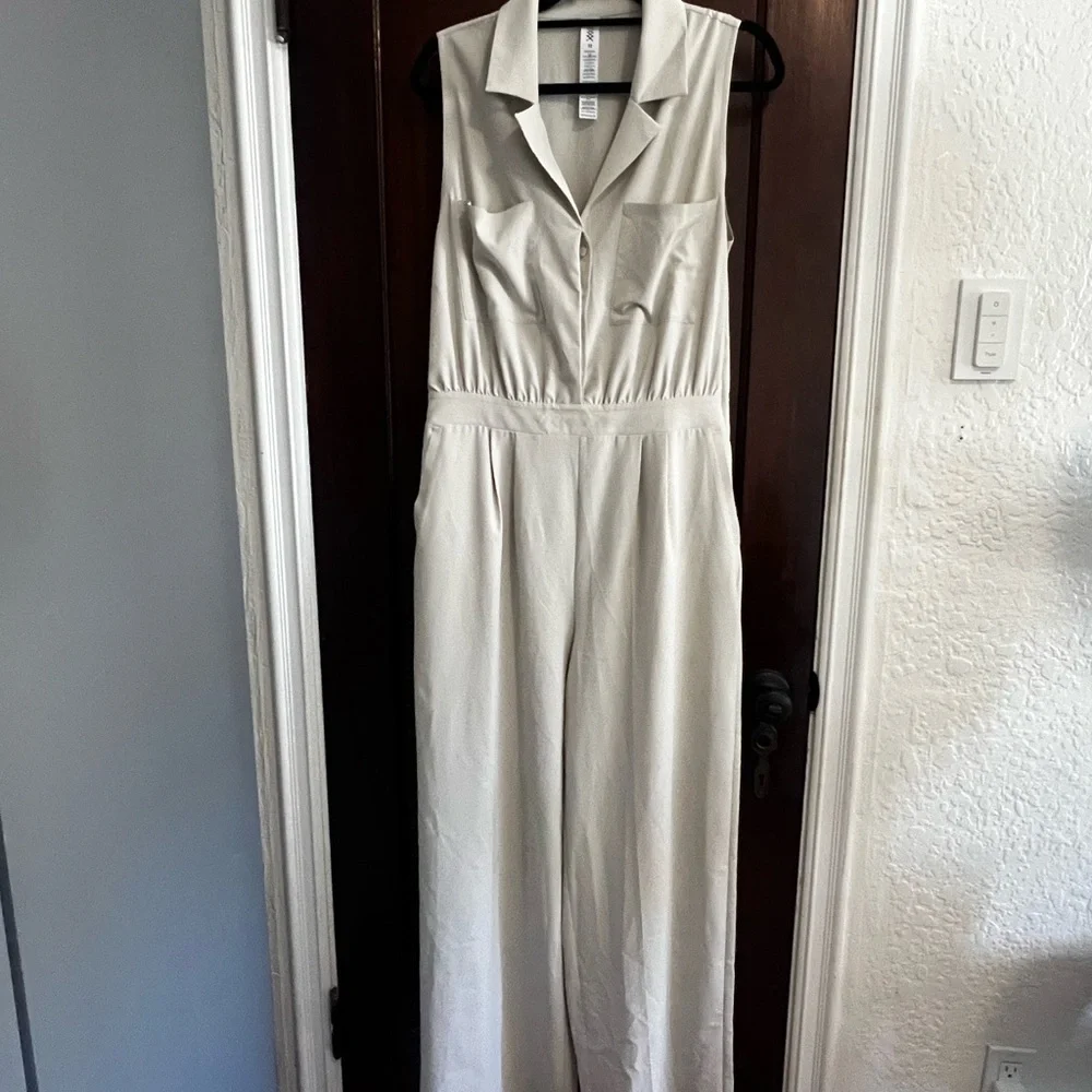 Elegant Cream Sleeveless Jumpsuit-Rhône - Picture 6 of 12